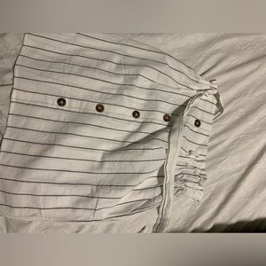 Mini/ knew length skirt with a belt and pockets